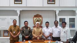 Wakil Wali Kota Makassar, Hj. Aliyah Mustika Ilham, menerima audiensi pengurus Pasukan 08 Kota Makassar di Ruang Wakil Wali Kota, Senin (7/7/2025), didampingi oleh Kepala Kesbangpol dan Kepala Dinas Sosial Kota Makassar.