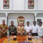 Wakil Wali Kota Makassar, Hj. Aliyah Mustika Ilham, menerima audiensi pengurus Pasukan 08 Kota Makassar di Ruang Wakil Wali Kota, Senin (7/7/2025), didampingi oleh Kepala Kesbangpol dan Kepala Dinas Sosial Kota Makassar.