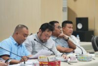 Plt. Kepala Bapenda Kota Makassar, Andi Asminullah (kedua dari kiri), bersama jajaran saat membahas strategi peningkatan Pendapatan Asli Daerah (PAD) melalui skema opsen dan uji petik pajak, Rabu (9/7/2025).