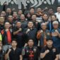 Wali Kota Makassar Munafri Arifuddin bersama Dewan Kehormatan HDCI Pusat Ilham Arief Sirajuddin (IAS) dan para anggota Harley-Davidson Club Indonesia (HDCI) foto bersama usai audiensi di Rumah Jabatan Wali Kota, Sabtu (12/7/2025), dalam rangka persiapan Sulawesi Bike Week 2025.