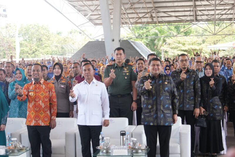 Wali Kota Makassar Munafri Arifuddin bersama Menteri BKKBN RI dan jajaran Forkopimda hadiri Peringatan Harganas ke-32 di Lapangan Karebosi, Makassar (28/7/2025).