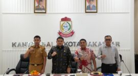 Wali Kota Makassar Munafri Arifuddin pimpin RUPS PT BPR Perseroda bahas peningkatan kinerja dan reformasi digital di Balai Kota Makassar, Senin (28/7/2025).