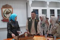 Wali Kota Makassar Munafri Arifuddin pimpin RUPS PT BPR Perseroda bahas peningkatan kinerja dan reformasi digital di Balai Kota Makassar, Senin (28/7/2025).