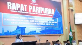 Wakil Wali Kota Makassar, Aliyah Mustika Ilham, menyampaikan tanggapan resmi Pemerintah Kota Makassar atas Ranperda Pertanggungjawaban APBD TA 2024 dalam Rapat Paripurna DPRD Kota Makassar, Rabu (2/7/2025).