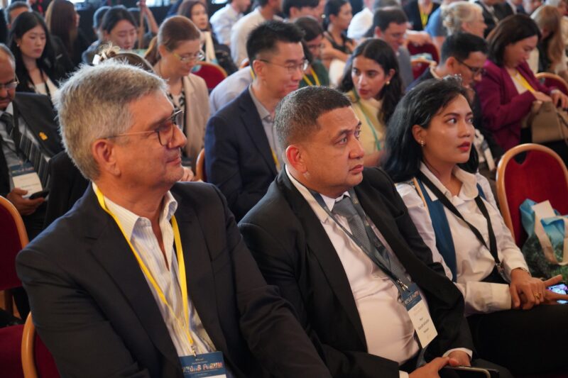 Wali Kota Makassar, Munafri Arifuddin (tengah), menghadiri sesi pembukaan World Cities Summit Mayors Forum 2025 di Vienna, Austria, Rabu (2/7), bersama delegasi dari berbagai negara.