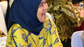 Wakil Wali Kota Makassar, Aliyah Mustika Ilham, tertawa lepas saat menghadiri Gala Dinner Musyawarah Nasional I ASWAKADA di Yogyakarta, sebagai bagian dari rangkaian penguatan peran wakil kepala daerah menuju Indonesia Emas 2045.