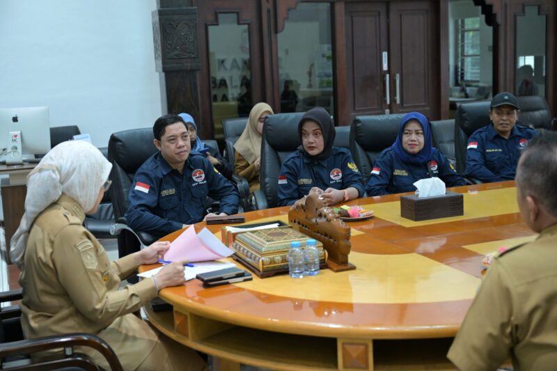 Wakil Wali Kota Makassar, Aliyah Mustika Ilham, menerima audiensi pengurus DPP Corakindo di ruang kerjanya, membahas potensi kolaborasi strategis antara pemerintah dan organisasi masyarakat, Selasa (8/7/2024).