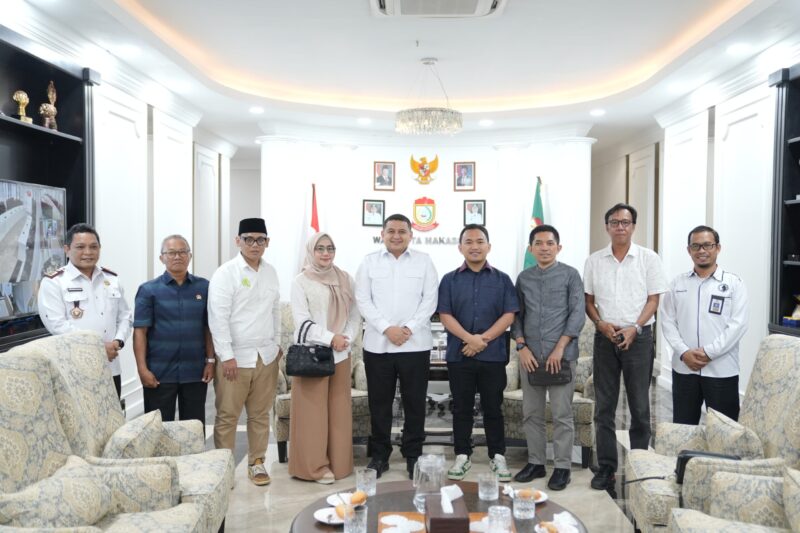 Wali Kota Makassar Munafri Arifuddin menerima audiensi Ketua DPW PPP Sulsel Imam Fauzan Amir Uskara bersama Fraksi PPP DPRD Kota Makassar dan Rahmat Taqwa Qurais di Balai Kota Makassar, Rabu (9/7/2025), dalam rangka mempertegas struktur fraksi dan memperkuat komunikasi politik antara legislatif dan eksekutif.