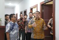 Wali Kota Makassar, Munafri Arifuddin, melakukan inspeksi mendadak (sidak) di Kantor Gabungan Dinas Pemkot Makassar, Kamis (10/7/2025), guna meninjau kehadiran pegawai dan kondisi fasilitas kantor.