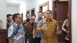 Wali Kota Makassar, Munafri Arifuddin, melakukan inspeksi mendadak (sidak) di Kantor Gabungan Dinas Pemkot Makassar, Kamis (10/7/2025), guna meninjau kehadiran pegawai dan kondisi fasilitas kantor.