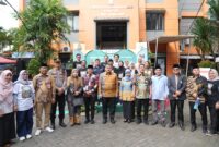 Wali Kota Makassar, Munafri Arifuddin, bersama jajaran Forkopimda dan tokoh masyarakat menghadiri kegiatan khitanan massal dan donor darah di Kantor Camat Mamajang, Kamis (10/7/2025), sebagai bentuk kepedulian sosial pemerintah kepada warga.