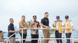 Wali Kota Makassar Munafri Arifuddin dan Wakil Wali Kota Aliyah Mustika Ilham mendampingi Menteri Koordinator Bidang Infrastruktur dan Pembangunan Kewilayahan, Agus Harimurti Yudhoyono (AHY), saat meninjau Instalasi Pengolahan Air Limbah (IPAL) Losari, Kamis (10/7/2025), guna mendorong optimalisasi sambungan rumah tangga di Kota Makassar.