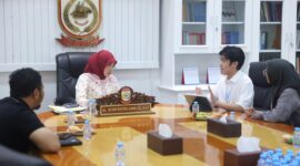 Wakil Wali Kota Makassar, Hj. Aliyah Mustika Ilham, menerima audiensi perwakilan AIESEC in UNHAS terkait peluang kerja sama pengembangan pemuda, di Balai Kota Makassar, Jumat (11/7/2025).