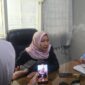 Kepala Dinas Pendidikan Kota Makassar, Achi Soleman, memberikan klarifikasi kepada media terkait transparansi proses SPMB 2025 dan isu pembagian seragam, di Kantor Disdik Makassar, 15 Juli 2025.