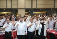 Wali Kota Makassar, Munafri Arifuddin, bersama jajaran SKPD usai membuka kegiatan pemutakhiran data tindak lanjut hasil pemeriksaan Inspektorat Daerah Tahun 2025 di Novotel Grand Shayla Makassar, 16 Juli 2025.