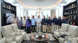 Wali Kota Makassar Munafri Arifuddin menerima kunjungan tim Bakamla RI di Balai Kota Makassar, Jumat (18/7/2025), membahas rencana pembangunan Stasiun NMSS untuk memperkuat keamanan laut ALKI II.