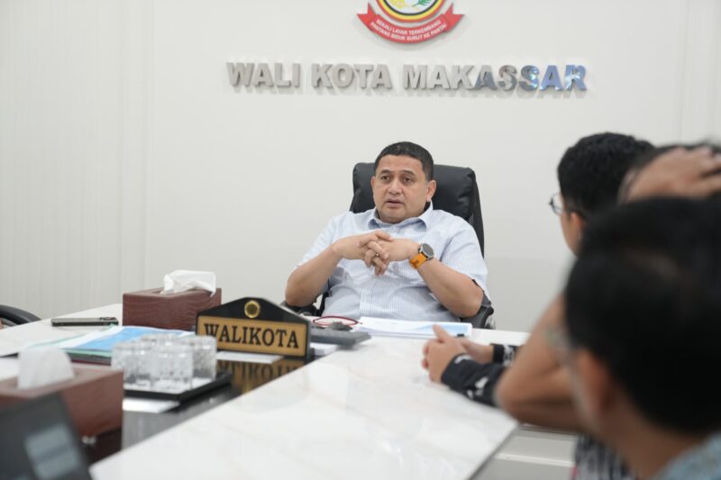 Wali Kota Makassar Munafri Arifuddin memimpin pertemuan bersama jajaran PT GMTD di ruang kerjanya, Jumat (18/7/2025), membahas rencana pembangunan Jembatan Barombong sebagai solusi kemacetan.