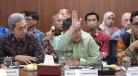 Wali Kota Makassar, Munafri Arifuddin, menyampaikan komitmen dukungan terhadap program Pengolahan Sampah menjadi Energi Listrik (PSEL) dalam Rakor Terbatas bersama sejumlah menteri dan kepala daerah di Kantor Kemenko Pangan, Jakarta, Kamis (17/7/2025).