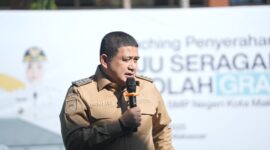 Wali Kota Makassar, Munafri Arifuddin, menyampaikan sambutan dalam kegiatan penyerahan seragam sekolah gratis bagi siswa baru SD dan SMP di Kota Makassar, Senin (21/7/2025).