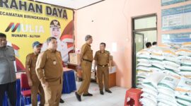 Wali Kota Makassar, Munafri Arifuddin, meninjau langsung proses penyaluran bantuan pangan beras di Kelurahan Daya, Kecamatan Biringkanaya, Selasa (22/7/2025).