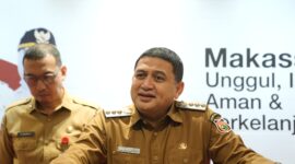 Wali Kota Makassar, Munafri Arifuddin, memberikan keterangan pers terkait kesiapan Pemkot Makassar menyambut kunjungan empat menteri kabinet Indonesia Maju, Selasa (22/7/2025), di Balai Kota Makassar.