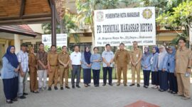 Wali Kota Makassar, Munafri Arifuddin, bersama jajaran PD Terminal Makassar Metro saat melakukan inspeksi mendadak di Terminal Daya, Senin (22/7/2025), guna mendorong penataan terminal sebagai simpul transportasi dan pusat ekonomi.