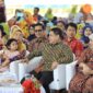 Wali Kota Makassar, Munafri Arifuddin (Appi), didampingi Bunda PAUD Makassar Melinda Aksa Mahmud dan jajaran, menghadiri puncak peringatan Hari Anak Nasional 2025 di Lapangan Karebosi, Sabtu (26/7/2025). Acara ini mengusung tema “Anak Terlindungi, Indonesia Maju”.