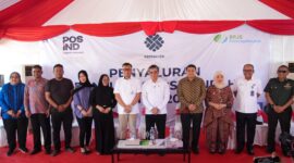 Wali Kota Makassar Munafri Arifuddin dan Wakil Wali Kota Aliyah Mustika Ilham mendampingi Menteri Ketenagakerjaan RI Prof. Dr. Yassierli dalam kegiatan Monitoring dan Evaluasi Penyaluran Bantuan Subsidi Upah (BSU) 2025 di Kantor Pos Indonesia Cabang Utama Makassar, Sabtu (26/7/2025).