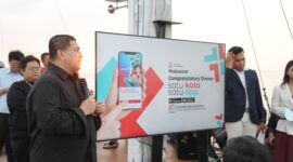 Wali Kota Makassar Munafri Arifuddin memberikan sambutan pada acara Congratulatory Sailing Dinner dan Media Gathering di atas kapal pinisi, Sabtu (26/7/2025), sekaligus mengumumkan nama resmi Makassar Super Apps: Lontara+, hasil kompetisi penamaan aplikasi layanan publik terintegrasi Kota Makassar.
