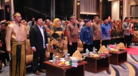 Wakil Wali Kota Makassar, Aliyah Mustika Ilham, bersama Menteri Ketenagakerjaan RI Prof. Yassierli dan sejumlah tokoh menghadiri penutupan Munas VI JSIT Indonesia di Hotel Claro Makassar, Sabtu (26/7/2025), yang turut dimeriahkan dengan nuansa budaya daerah.