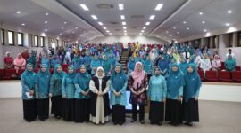 Ketua TP PKK Kota Makassar, Melinda Aksa, bersama peserta sosialisasi peningkatan kesehatan pasangan usia subur di Ruang Sipakatau, Balai Kota Makassar, Senin (28/7/2025).