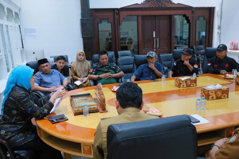 Wakil Wali Kota Makassar, Aliyah Mustika Ilham, menerima audiensi pengurus DPD Garda 145 Sulsel di Ruang Wakil Wali Kota, membahas persiapan Musda dan Raker Garda 145, Senin (28/7/2025).