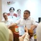 Wali Kota Makassar, Munafri Arifuddin, memberikan keterangan pers terkait pelarangan pungutan tarif toilet di pasar tradisional, didampingi pejabat Pemkot Makassar, di Balai Kota Makassar, Senin (29/7/2025).