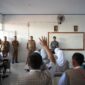 Wali Kota Makassar, Munafri Arifuddin, saat melakukan sidak di SMP Negeri 53 Makassar, menyapa siswa dan meninjau langsung proses belajar mengajar, Selasa (29/7/2025).