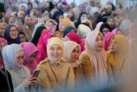 Wakil Wali Kota Makassar, Aliyah Mustika Ilham, menghadiri Safari Dakwah bersama Ustadzah Oki Setiana Dewi, disambut antusias oleh ratusan jamaah perempuan di Masjid Raya Makassar, Selasa (29/7/2025).