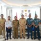 Wali Kota Makassar, Munafri Arifuddin, bersama jajaran TNI AL dan OPD terkait saat audiensi persiapan pelayaran diplomasi Kartika Jala Krida (KJK) 2025 di Balai Kota Makassar, Selasa (29/7/2025).
