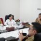 Wali Kota Makassar, Munafri Arifuddin, bersama perwakilan Cambridge University Press and Assessment serta jajaran Pemkot saat audiensi peningkatan kualitas pendidikan berbasis internasional, Selasa (29/7/2025), di Balai Kota Makassar.