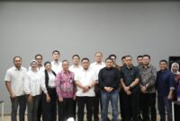 Wali Kota Makassar, Munafri Arifuddin, bersama jajaran Pemkot Makassar dan manajemen PT Jakarta Propertindo (Jakpro) berfoto bersama usai sesi diskusi studi lapangan terkait pembentukan perseroda di sektor infrastruktur dan pangan, Jakarta, 30 Juli 2025.