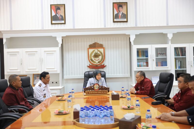 Foto: Wakil Walikota Makassar, Aliyah Mustika Ilham, menerima audiensi Yayasan Relawan Soelawesi Pejuang Amanah (RESOPA) di Balai Kota Makassar, Rabu (2/7/2025).