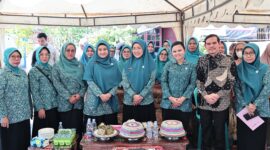 Foto: Ketua TP PKK Kota Makassar, Melinda Aksa, Saat mengikuti kegiatan launching Gerakan Membaca Buku Kesehatan Ibu dan Anak.