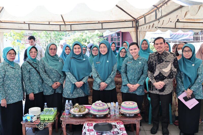 Foto: Ketua TP PKK Kota Makassar, Melinda Aksa, Saat mengikuti kegiatan launching Gerakan Membaca Buku Kesehatan Ibu dan Anak.