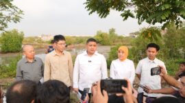 Foto: Wali Kota Makassar, Munafri Arifuddin, bersama Wakil Wali Kota Aliyah Mustika Ilham, Saat menegaskan percepatan pembangunan stadion berstandar FIFA di kawasan Untia.