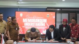 Foto: Penandatanganan Kerjasama oleh Wali Kota Makassar, Munafri Arifuddin, dan Rektor Unhas, Prof. Dr. Jamaluddin Jompa.