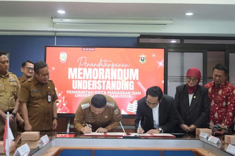 Foto: Penandatanganan Kerjasama oleh Wali Kota Makassar, Munafri Arifuddin, dan Rektor Unhas, Prof. Dr. Jamaluddin Jompa.