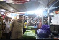 Wali Kota Makassar, Munafri Arifuddin saat melakukan inspeksi mendadak (sidak) di Pasar Pabaeng-baeng