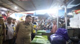 Wali Kota Makassar, Munafri Arifuddin saat melakukan inspeksi mendadak (sidak) di Pasar Pabaeng-baeng