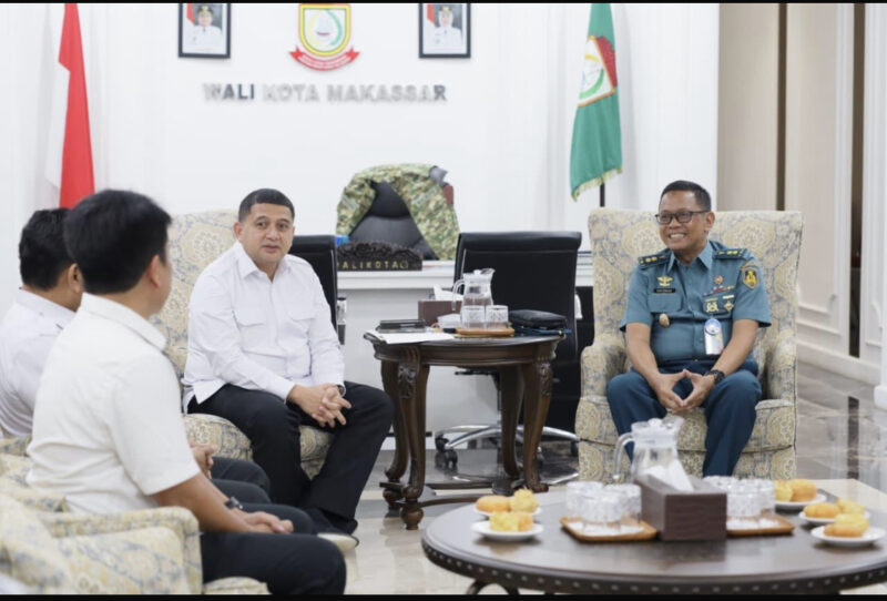 Foto: Walikota Makassar Munafri Arifuddin saat menerima kunjungan Komandan RSGM Ladokgi, Letkol Laut (K) Dr. drg. Krisnadi Setiawan bersama jajaran