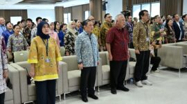 Wakil Wali Kota Makassar, Aliyah Mustika Ilham (berkerudung biru), bersama para tokoh nasional mengikuti pembukaan Kongres Diaspora Indonesia ke-8 di Gedung Kemenko 3, IKN, Sabtu (2/8/2025).