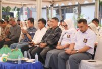 Wali kota makassar, Munafri Arifuddin bersama Andi Ina Kartika sari dalam kegiatan Pelantikan Ketua Ikatan Alimni SMA Negeri 1 Makassar.