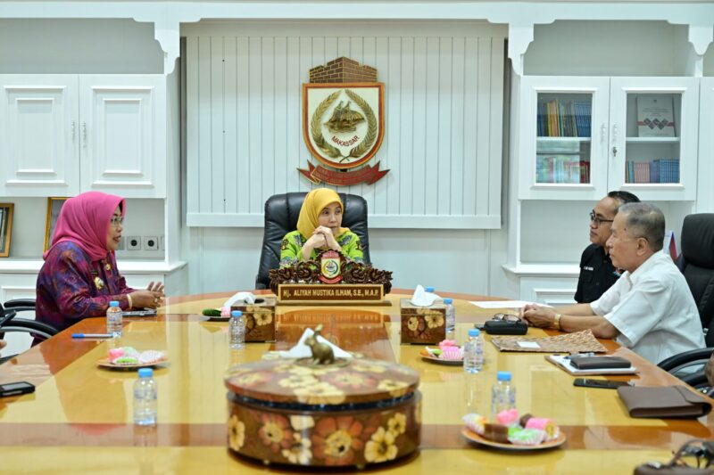 Wakil Wali Kota Makassar, Aliyah Mustika Ilham, menerima audiensi Majelis Gereja Jemaat Pniel Perumnas di Ruang Wakil Wali Kota, Kamis (7/8/2025), membahas pengalihan legalitas aset tanah menjadi milik Gereja Toraja sebagai badan hukum yang sah.